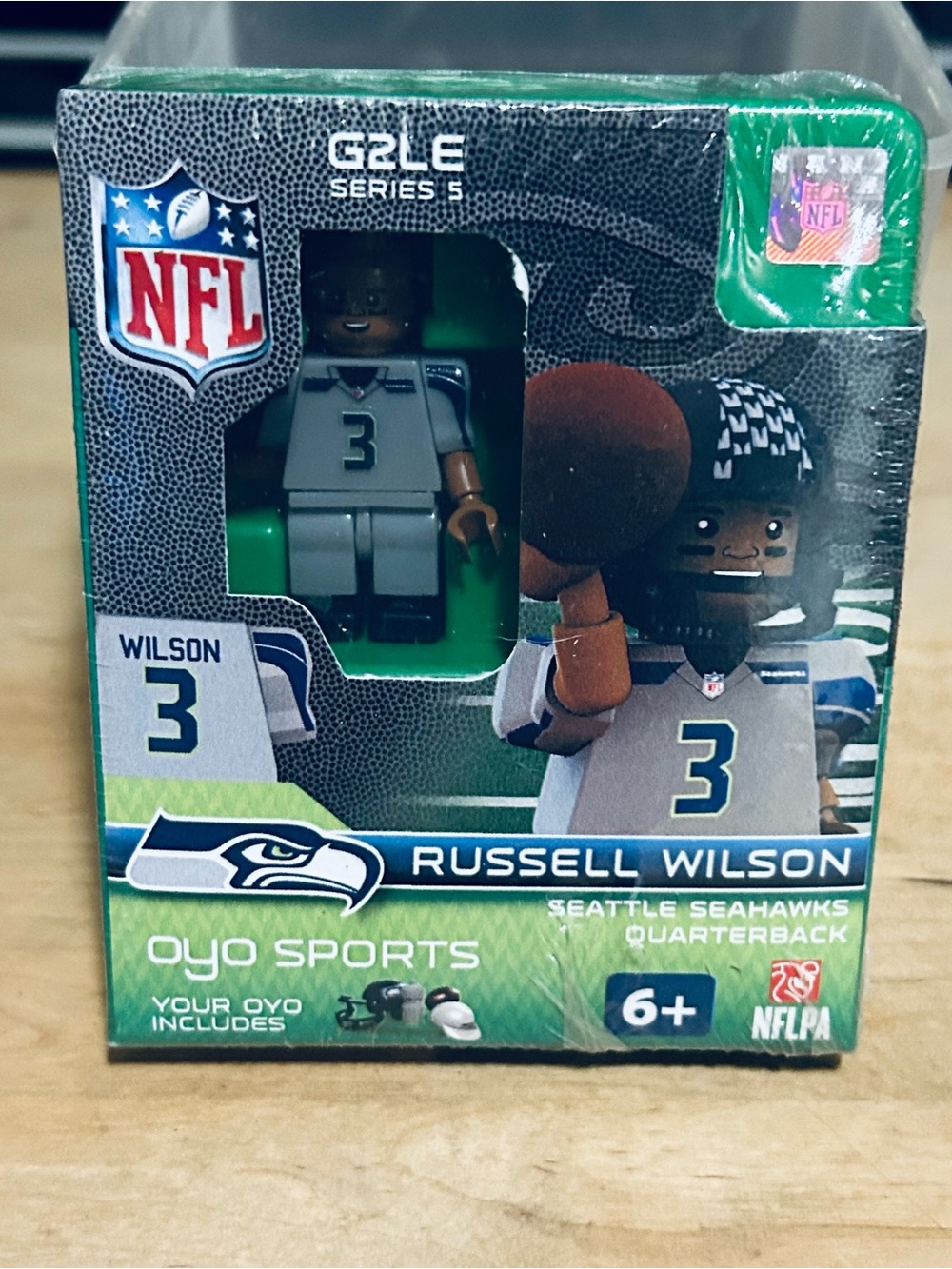 Russell Wilson Seattle Seahawks Minifigure G2LE SERIES 5 Oyo Sports NFLPA